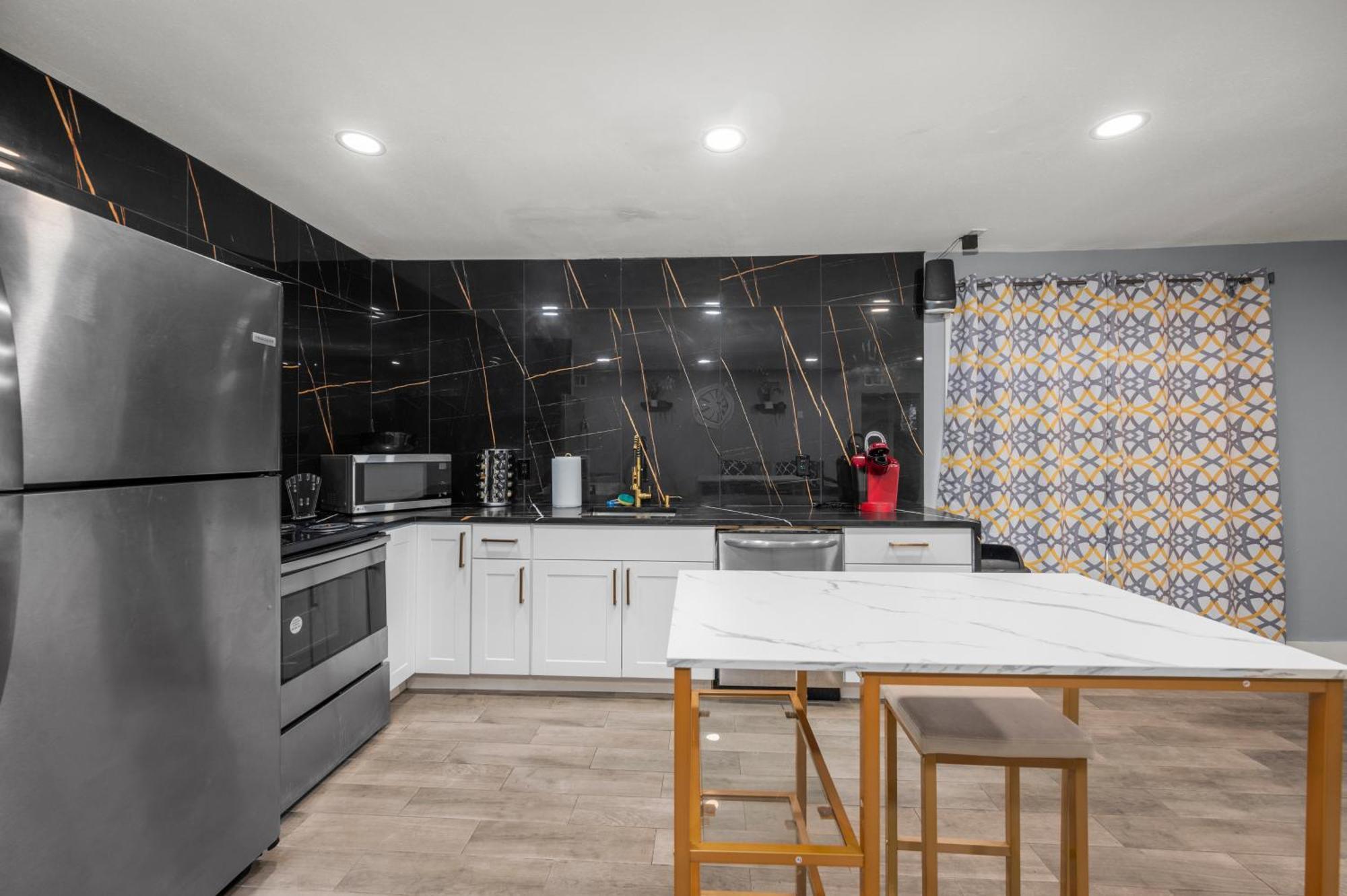 Apartamento Modern Heights With Pool *