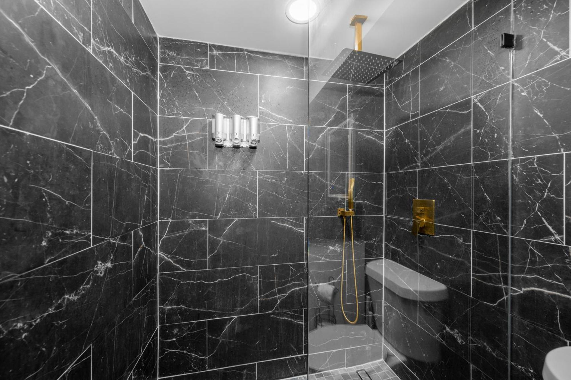 Modern Heights With Pool Apartamento *
